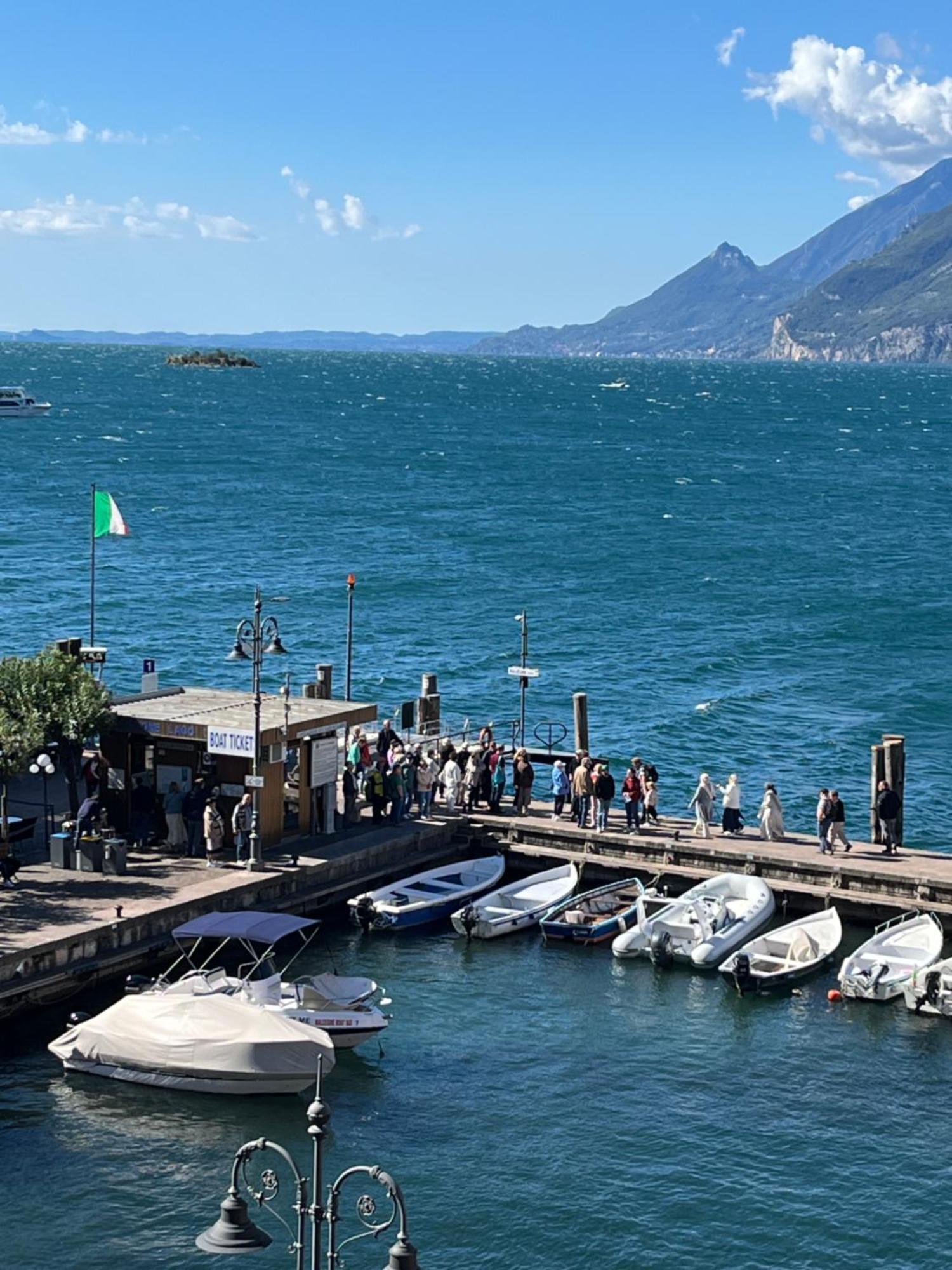 Charmante Apartament Lake Front Malcesine Eksteriør bilde